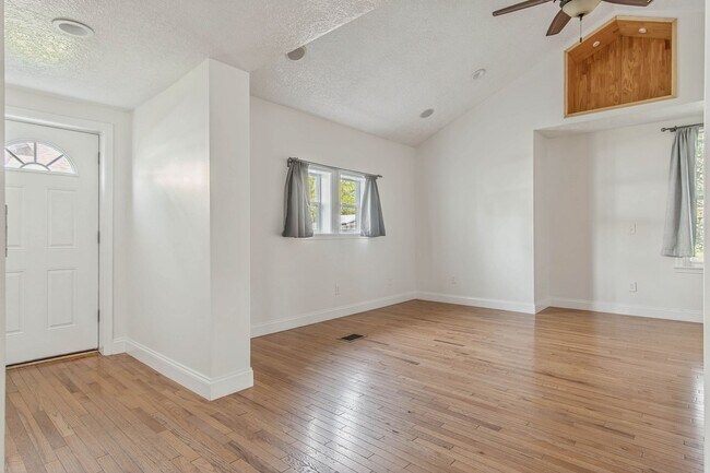 Building Photo - Charming 3Bed/2Bath Home Minutes from Fort Drum | Pet Friendly | Garage + Spacious Yard