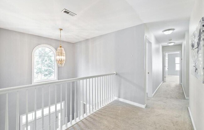 Building Photo - 5 Bedroom, 2.5 Bath Home in St. James Woods  ** Available for showings 3/25/2026 **