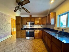 Building Photo - 3bed with in unit laundry in Cambridge