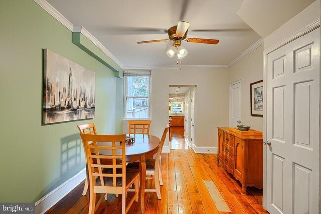 Building Photo - 1806 Bank St