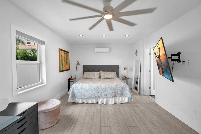 Building Photo - 2212 NE 32nd Ave