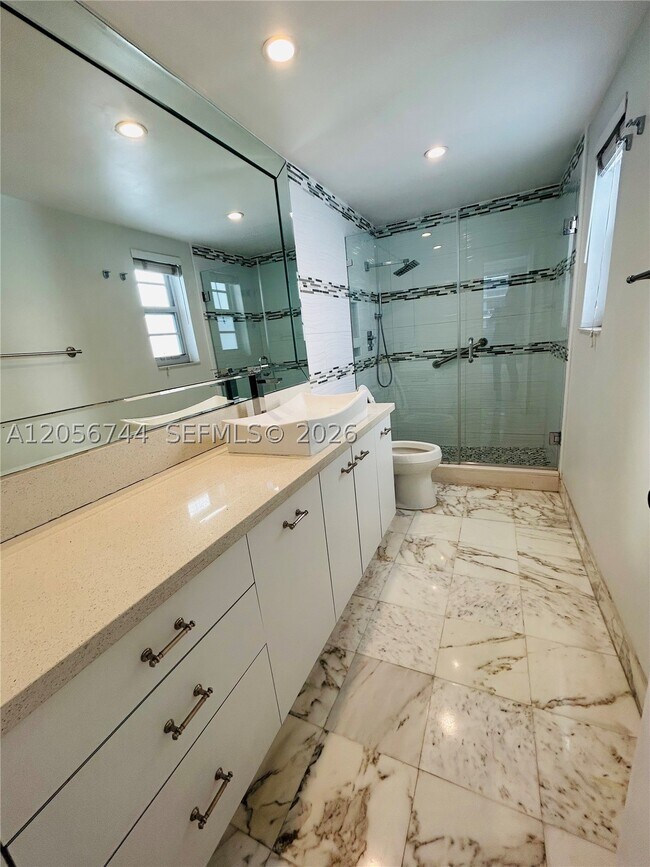 Building Photo - 5825 Collins Ave