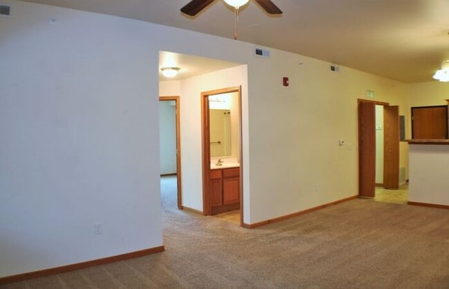 Building Photo - $1,305 | 2 Bedroom, 2 Bathroom | PET Frien...