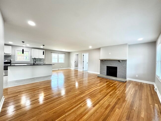 Building Photo - 1821 Blue Ridge Dr