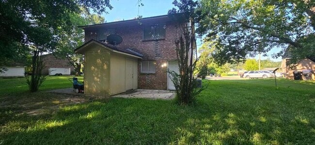 Building Photo - Available Now! Spacious 2-Bedroom, 1.5-Bat...