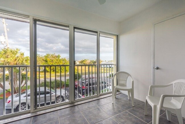 Building Photo - 1315 Bayshore Dr