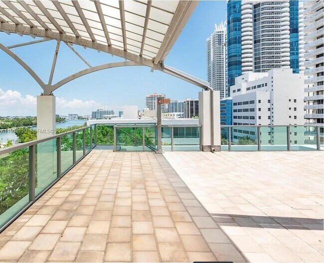 Building Photo - 6000 Collins Ave