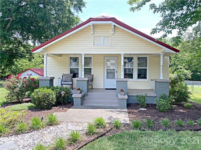 Building Photo - Charming Home for Rent in Newton, North Carolina!