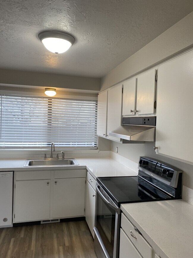 Building Photo - 1510 Storey St