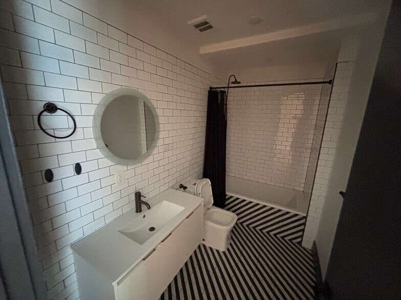 Building Photo - 568 Communipaw Ave