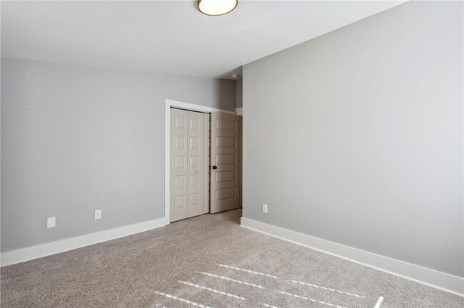Building Photo - 3258 Highland Dr SE