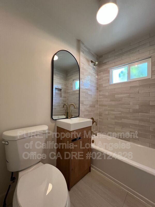 Building Photo - 629 W 23rd St