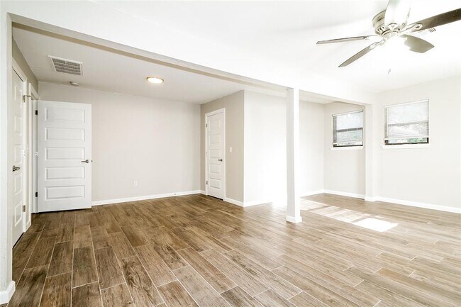 Building Photo - 5117 S Lee Ave