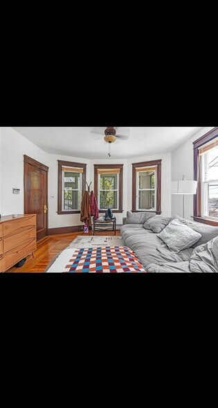 Building Photo - 207 Jewett St