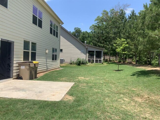 Building Photo - 285 Broadmoor Dr