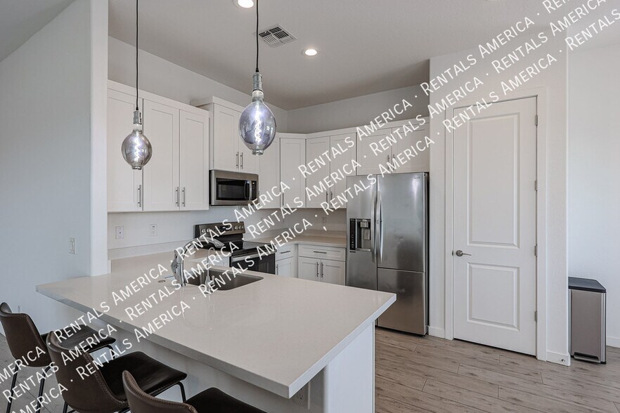 Building Photo - 16720 E Melanie Dr