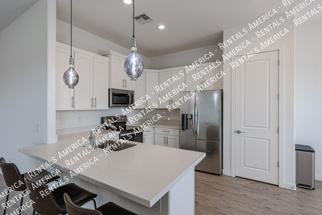 Building Photo - 16720 E Melanie Dr