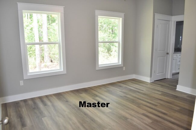 Building Photo - 3 Bedroom 2 Bath Custom Craftsman Available in Freeport