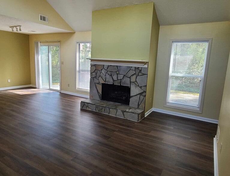 Building Photo - 2228 N Woods Ct