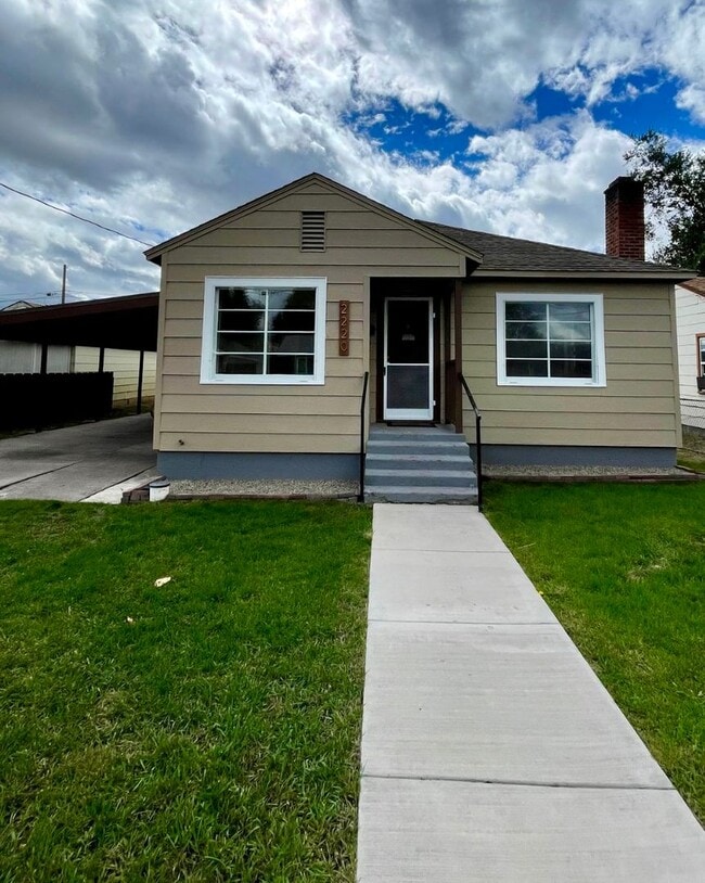 Primary Photo - Freshly renovated 2bdrm, 1 bath house with...