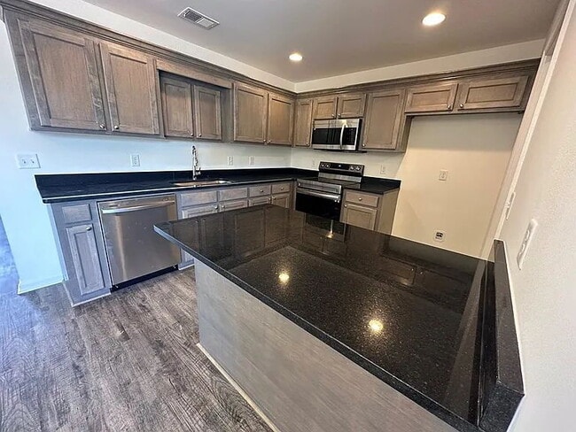 Building Photo - Available soon!