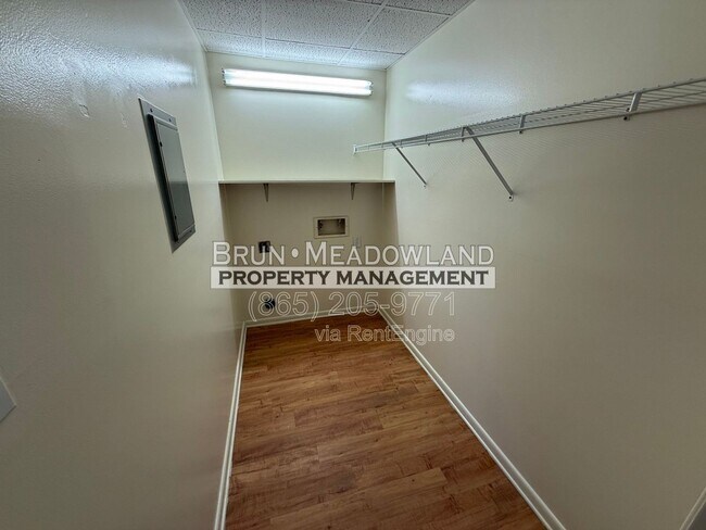 Building Photo - 1805 Meadowland Ln