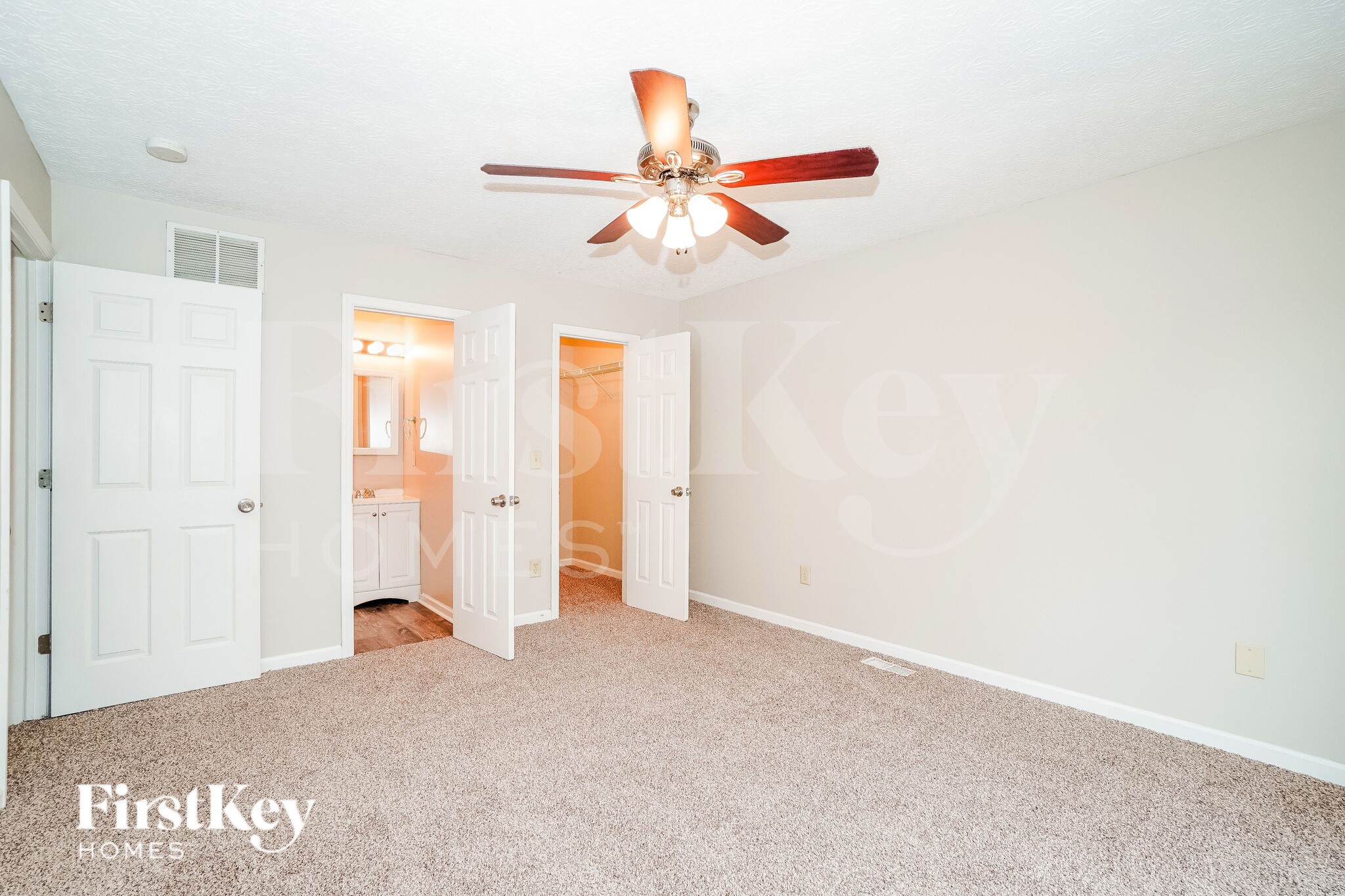 Building Photo - 2882 Torrey Pines Dr