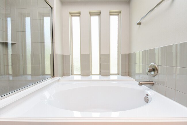 Building Photo - 78 Aventura Pl