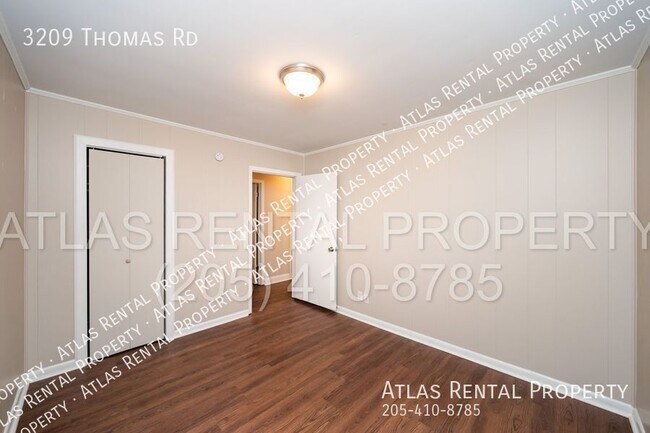 Building Photo - 3209 Thomas Rd