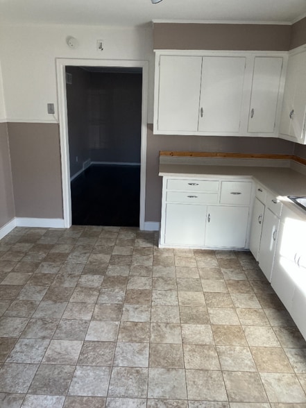 Building Photo - 406 13th St S