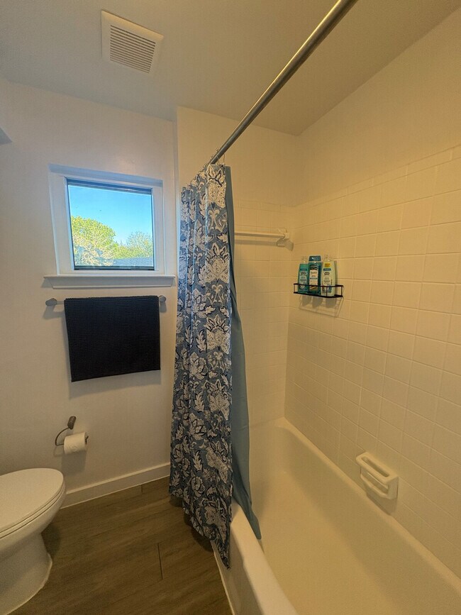 Building Photo - 3006 Stoneway Dr