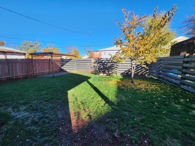 Building Photo - 1421 E Providence Ave