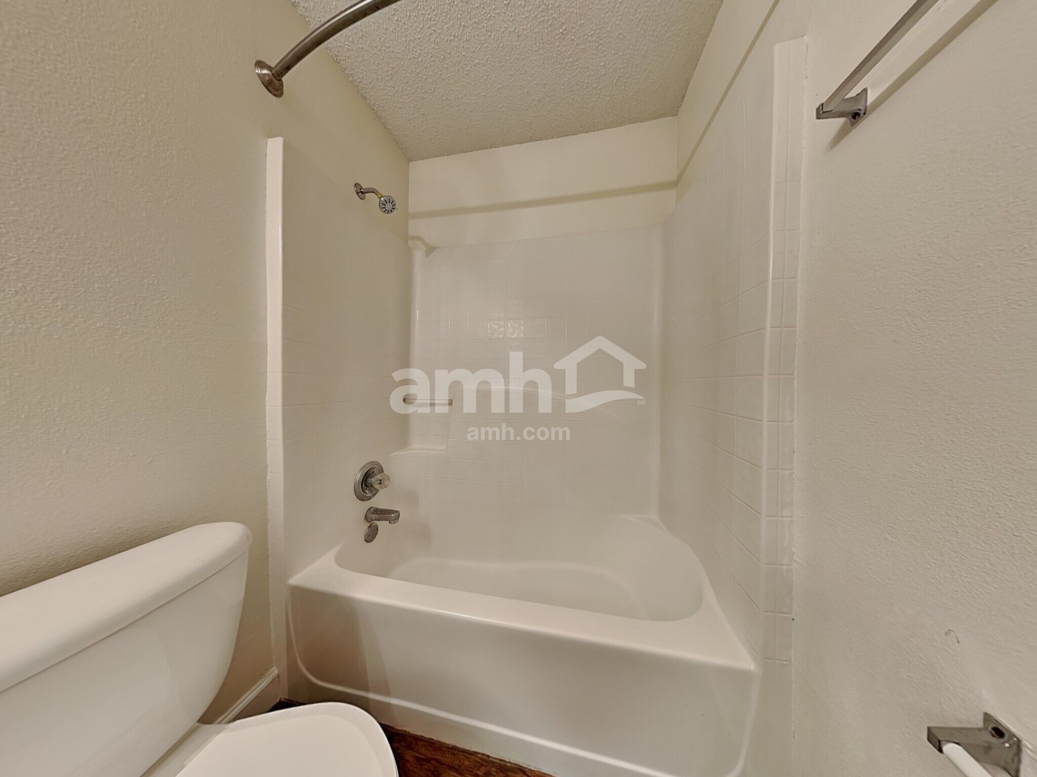 Building Photo - 25209 Hyde Park Blvd