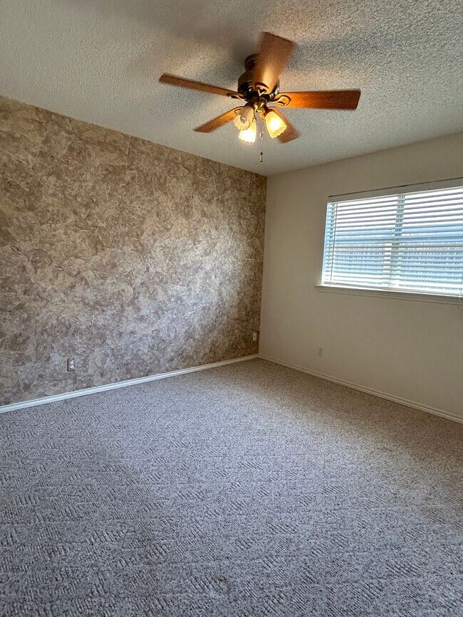 Building Photo - Beautiful Home in Plantation Oaks