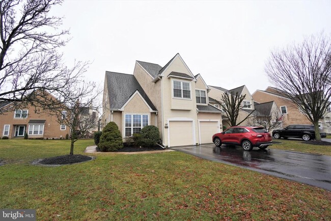 Building Photo - 458 Country Club Dr
