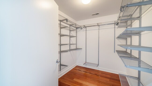 Building Photo - 651 N Milwaukee Ave