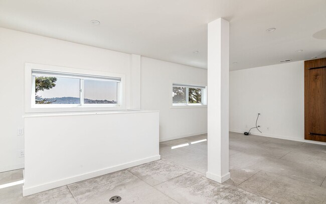 Building Photo - 919 Teresita Blvd