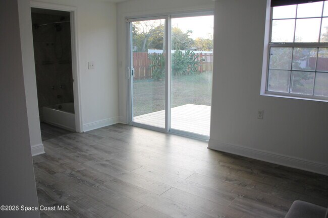 Building Photo - 904 Kensington Dr