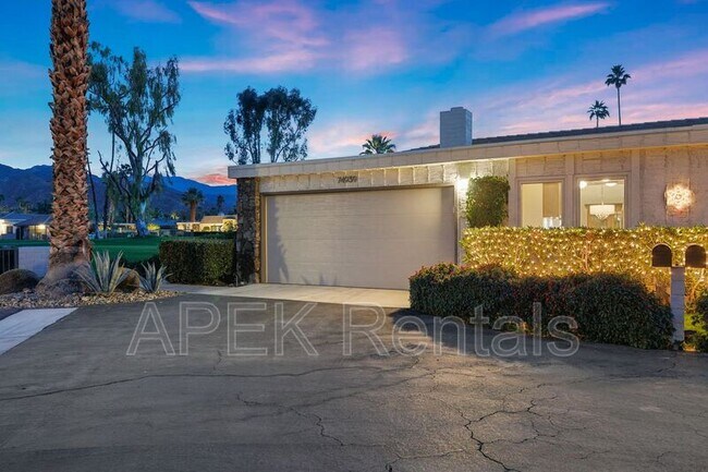 Building Photo - 74939 Vía Lago