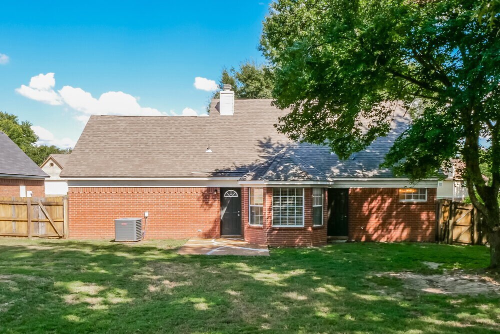Building Photo - 40 Center Oak Dr