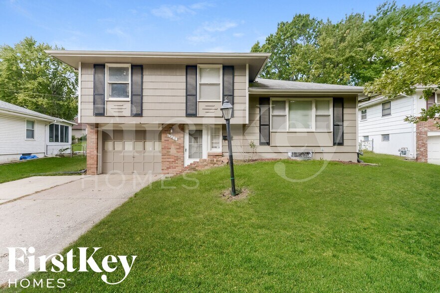 Primary Photo - 9220 Oakland Ave