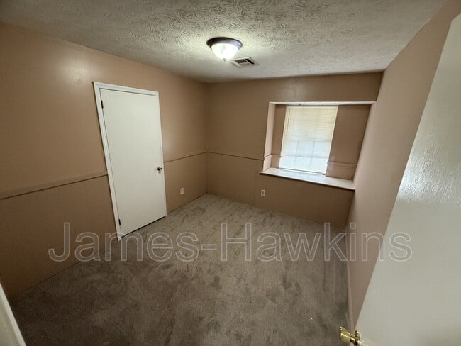 Building Photo - 1531 Midway St