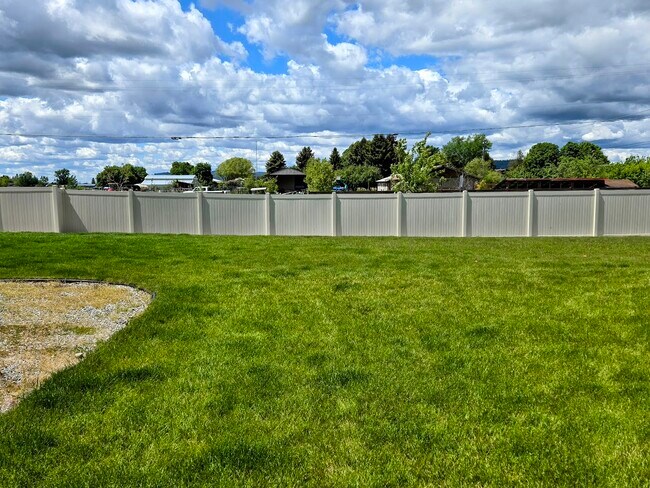 Building Photo - 4026 N Arrowleaf Lp