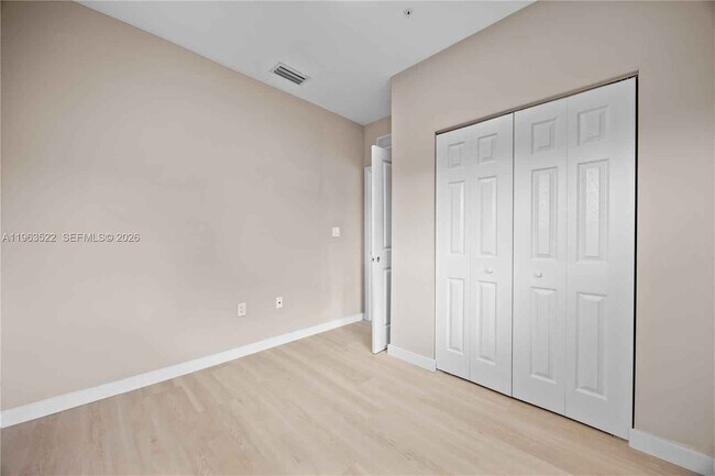 Building Photo - 630 NE 166th St