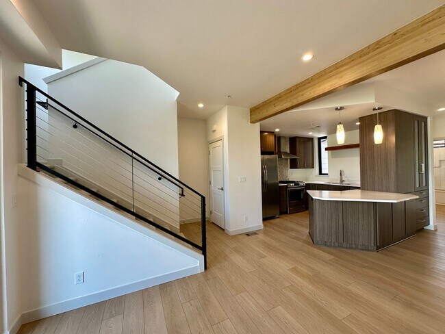 Building Photo - 4757 Kona Dr