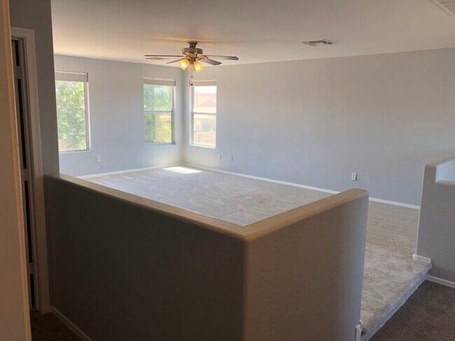 Building Photo - 11818 W Sunnyside Dr