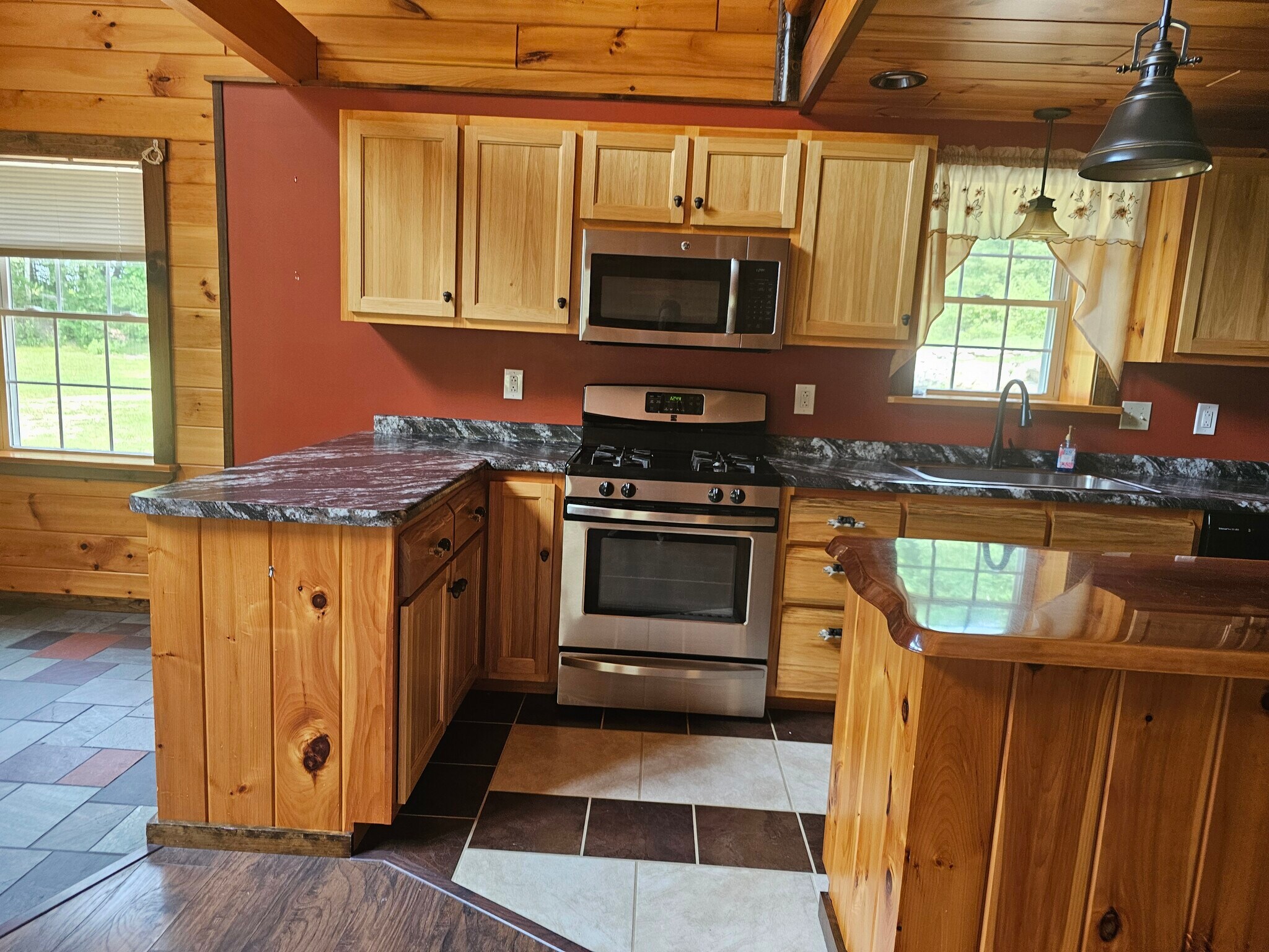 Building Photo - 2058 E Clarendon Rd