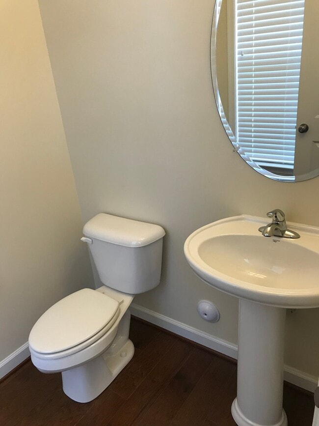 Building Photo - Spacious & Updated 3BR/3BA Home Near Shopping & Interstate Access!