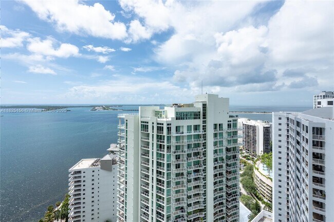 Building Photo - 1300 Brickell Bay Dr