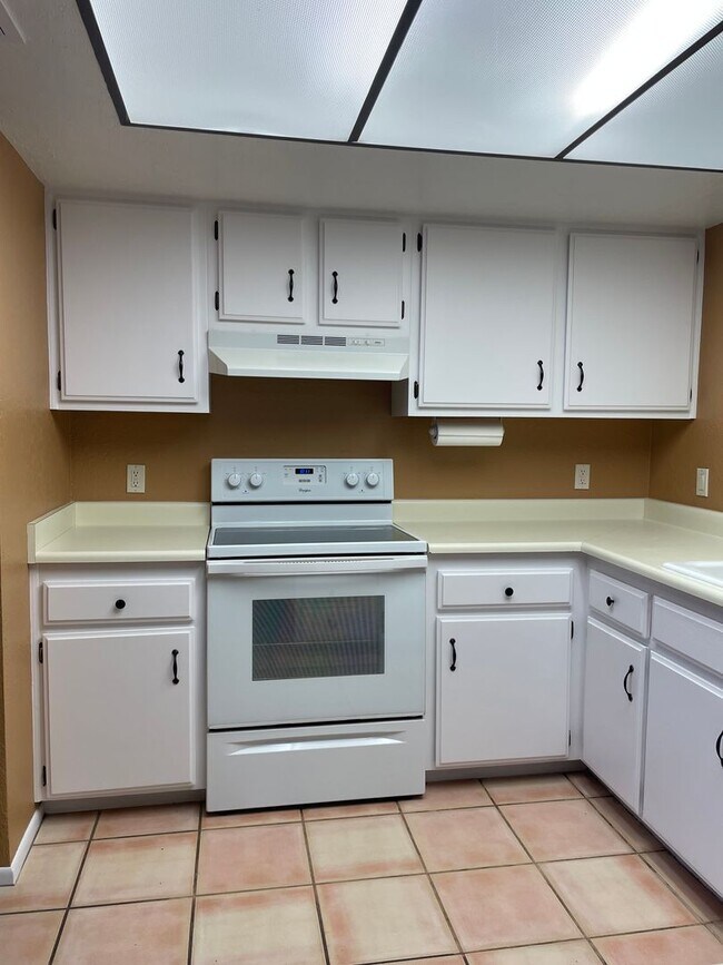 Building Photo - OWNER'S SUMMER SPECIAL-$300 OFF first 3 months! Sparkling Pool Home!